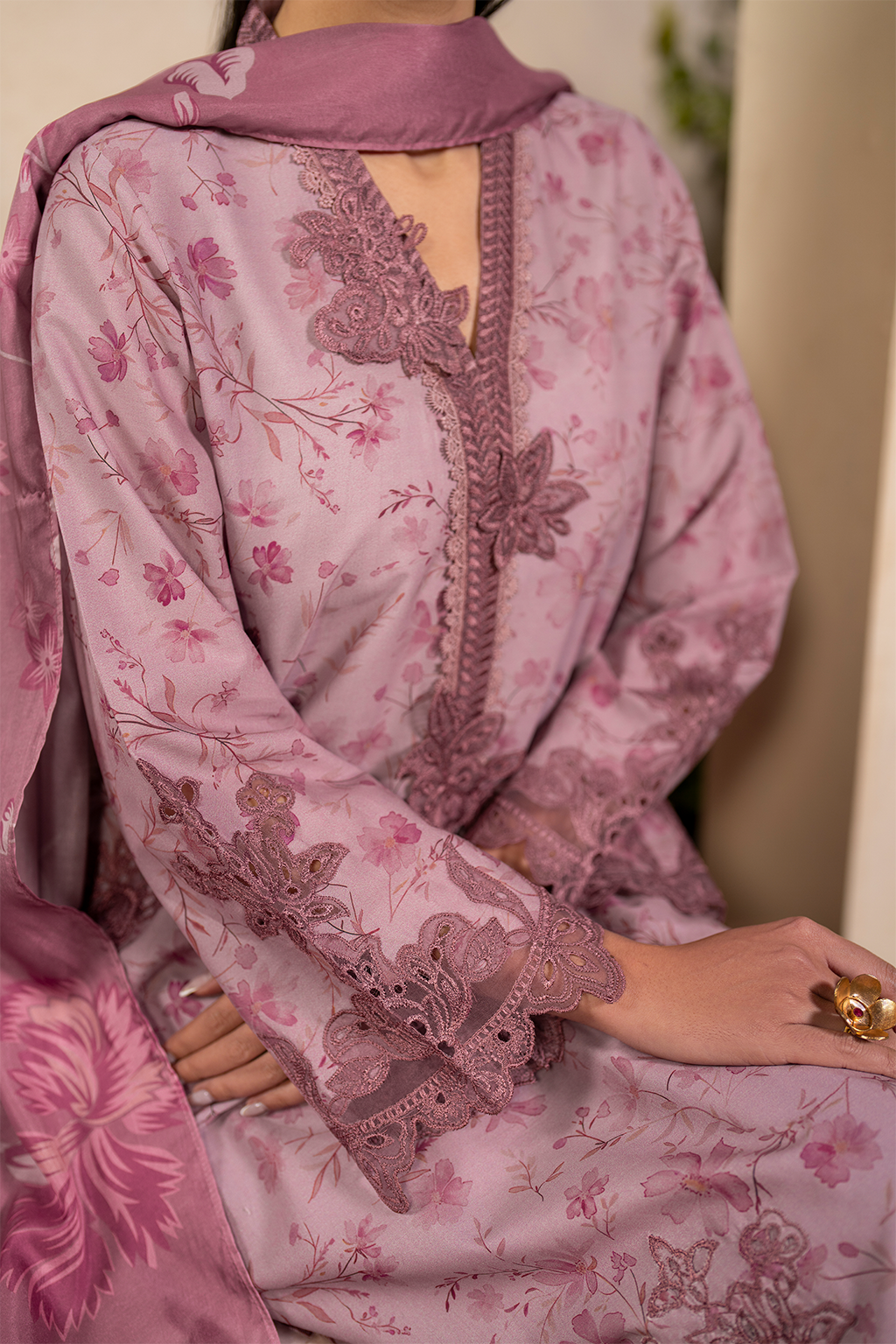 Iznik | Festive Lawn 25 | EFL-04 -  Iznik Ladies Clothes - Original Designer Dress - House of Maryam