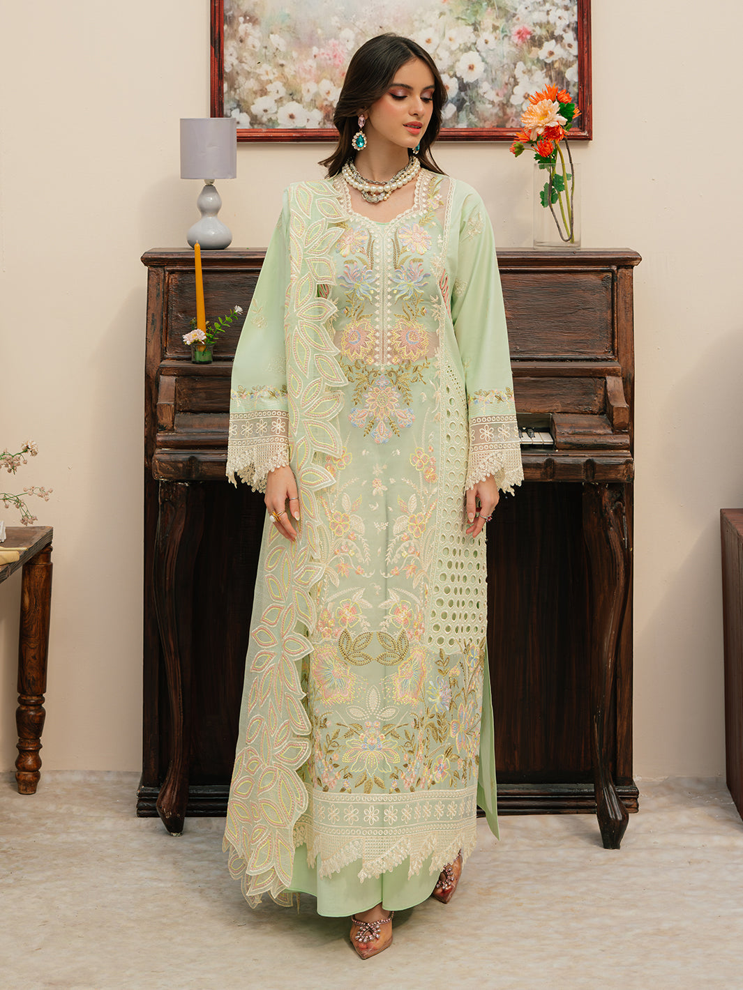 Mahnur | Allenura Luxury Lawn 24 | CAROLINE -  Mahnur Luxury - Original Designer Dress - House of Maryam