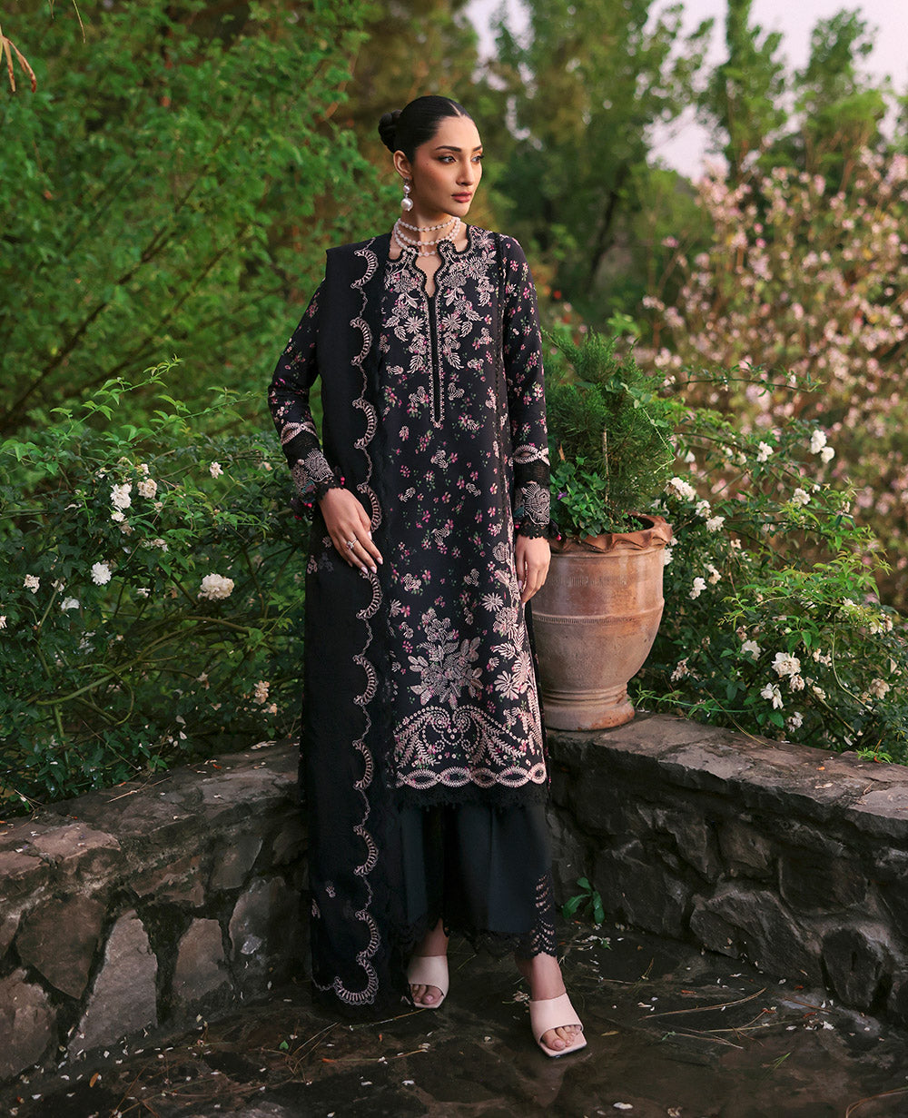 Republic Womenswear | Talia Luxury Lawn 25 | D2-A - Aria -  Republic Womenswear Ladies Clothes - Original Designer Dress - House of Maryam