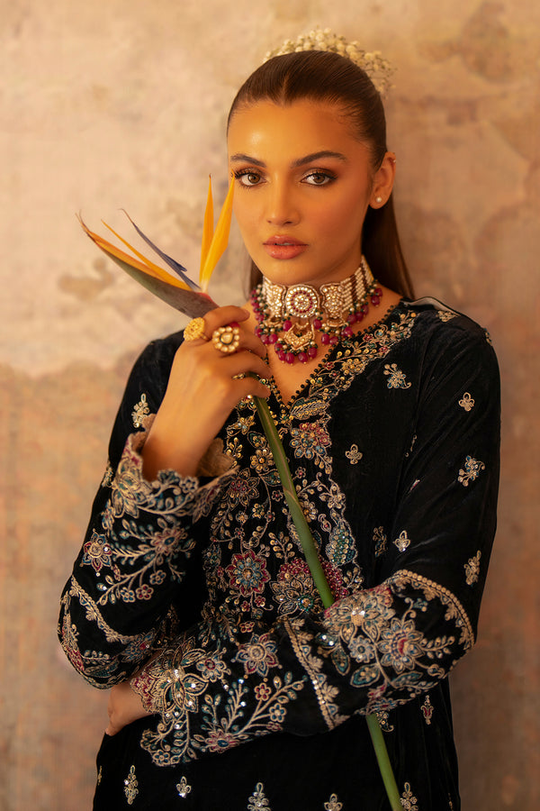 Emaan Adeel | Saanjh Velvet Collection 24 |  Ishaan -  Emaan Adeel Ladies Clothes - Original Designer Dress - House of Maryam