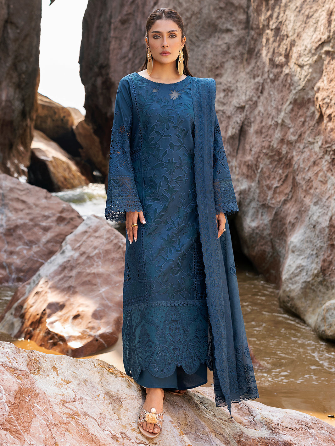 Mahnur | Sirena Luxury Lawn 25 | Iris -  Mahnur Ladies Clothes - Original Designer Dress - House of Maryam