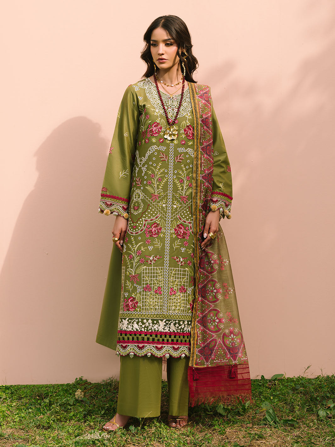 Mahnur | Dahlia Luxury Lawn 25 | Saage -  Mahnur Ladies Clothes - Original Designer Dress - House of Maryam