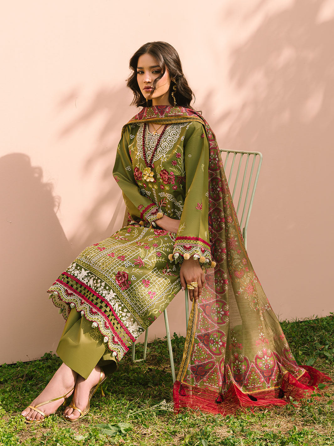 Mahnur | Dahlia Luxury Lawn 25 | Saage -  Mahnur Ladies Clothes - Original Designer Dress - House of Maryam