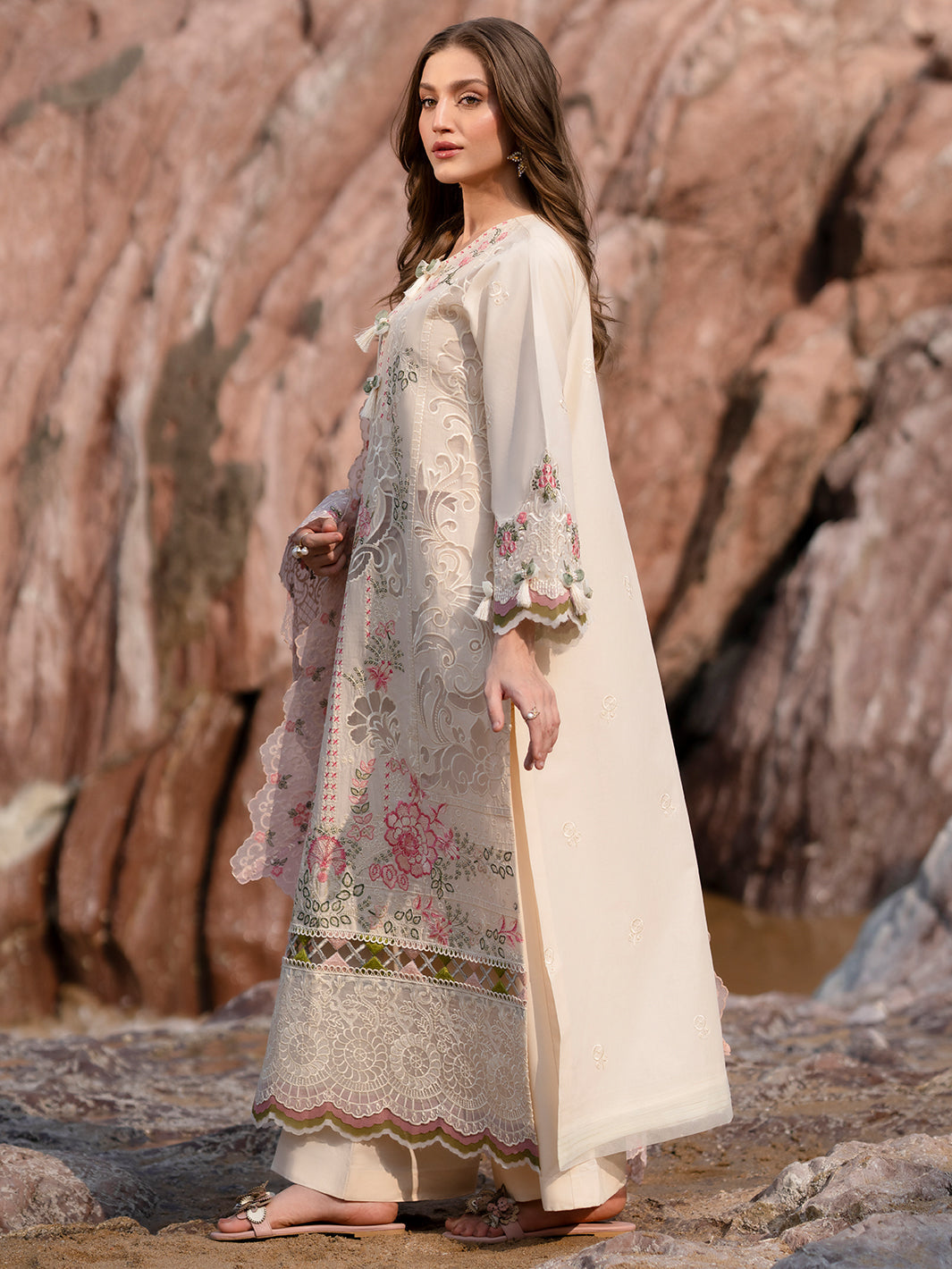 Mahnur | Sirena Luxury Lawn 25 | Wisteria -  Mahnur Ladies Clothes - Original Designer Dress - House of Maryam
