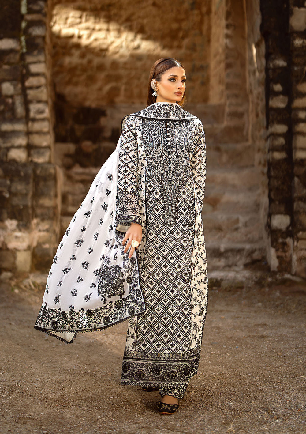 Aik Atelier | Pardes Lawn 24 | LOOK 01 -  Aik Atelier Luxury - Original Designer Dress - House of Maryam