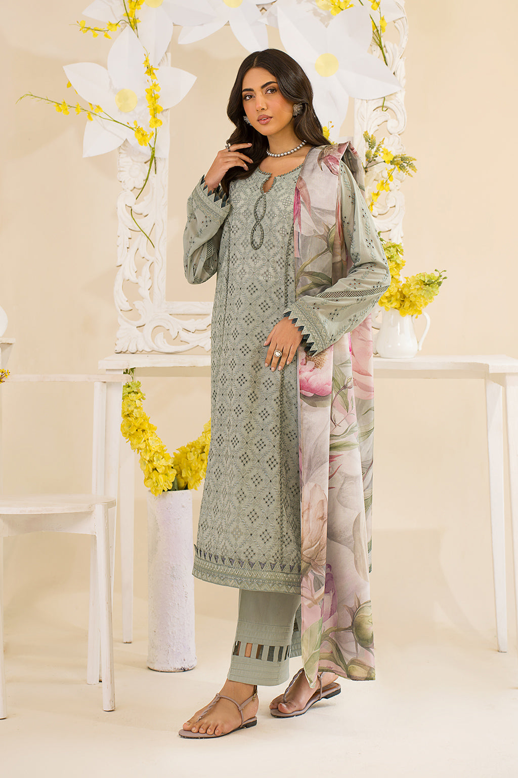 Iznik | Lawnkari 24 | UE-189 SLEEKCHIC -  Iznik Formal - Original Designer Dress - House of Maryam