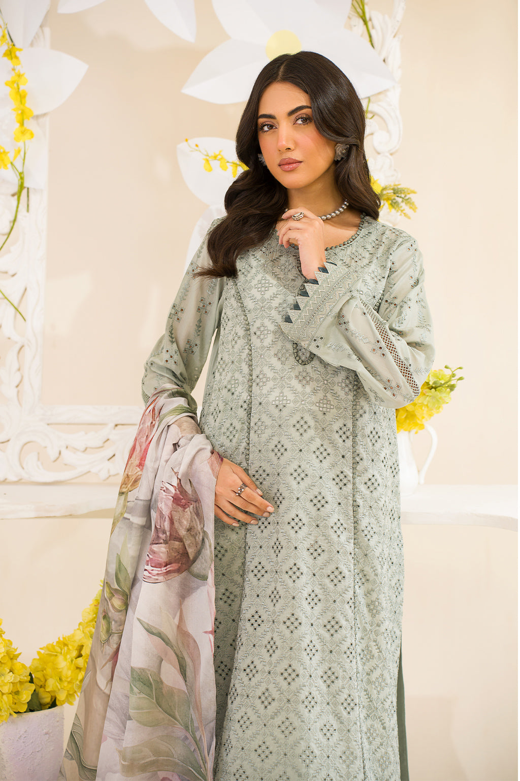 Iznik | Lawnkari 24 | UE-189 SLEEKCHIC -  Iznik Formal - Original Designer Dress - House of Maryam