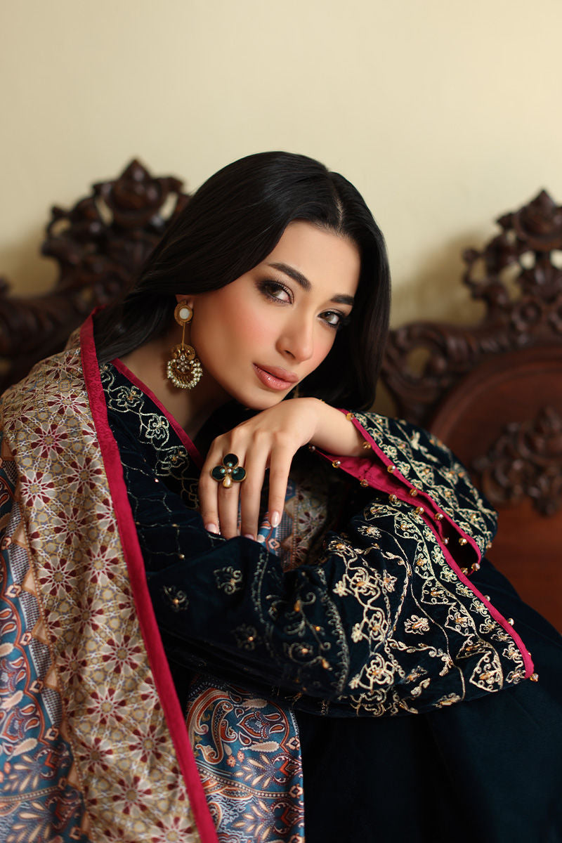 Aisha Imran | Printed Panache Velvet Shawls 25 | Reeva Velvet Shawl, image 3