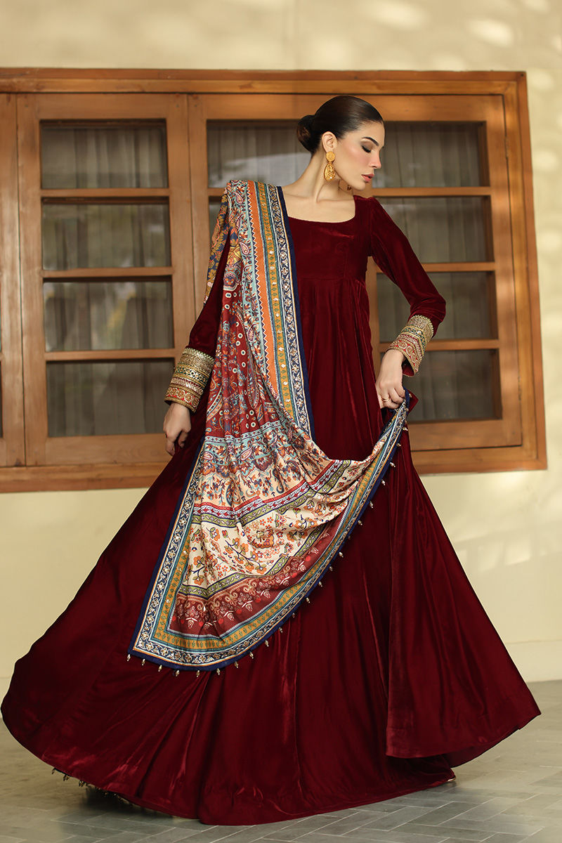 Aisha Imran | Printed Panache Velvet Shawls 25 | Maelin Velvet Shawl, image 3