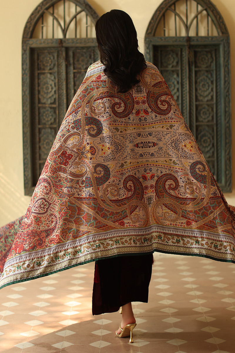Aisha Imran | Printed Panache Velvet Shawls 25 | Sarai, image 2