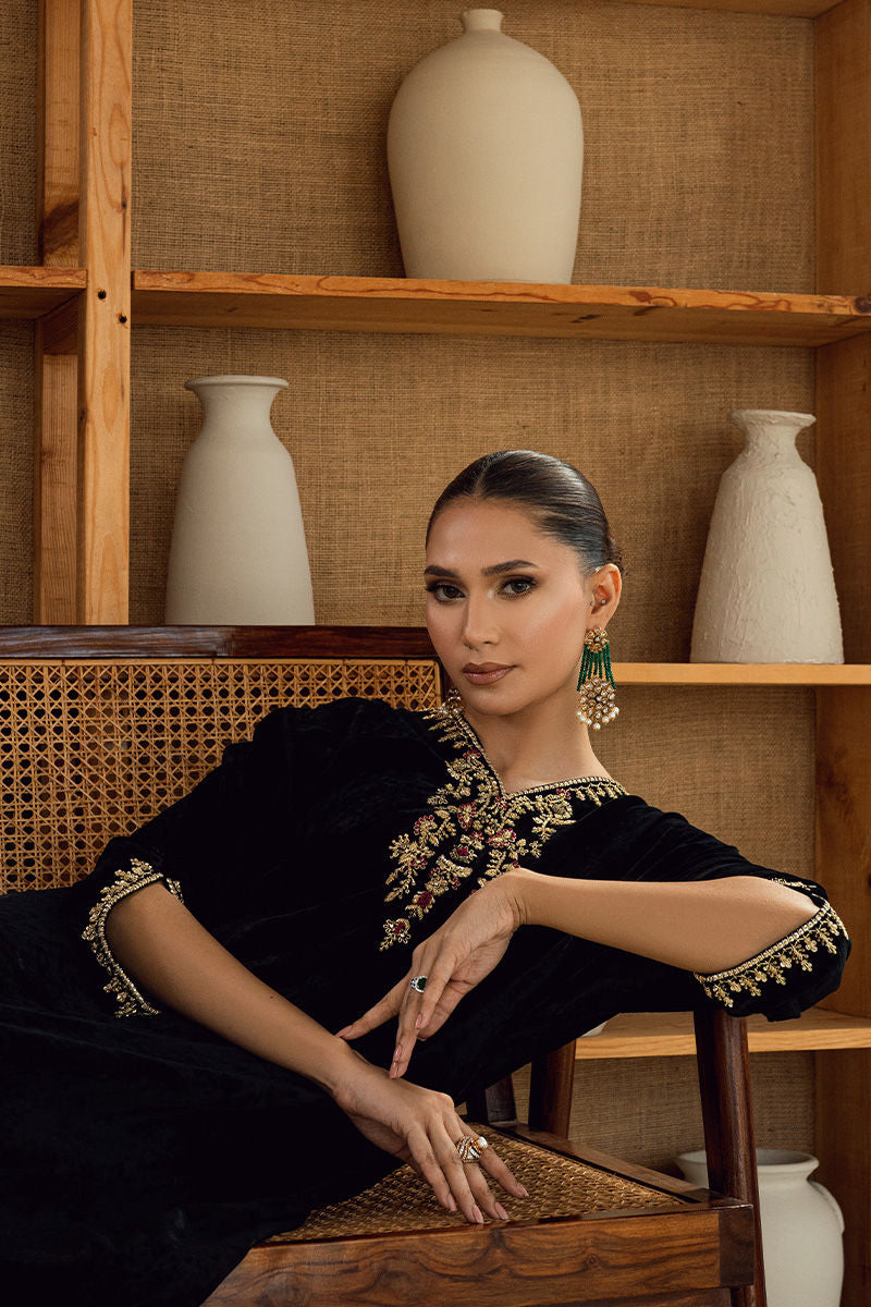 Fatima Khan | Warm Whisper Velvet 25 | Noir Eclat-7