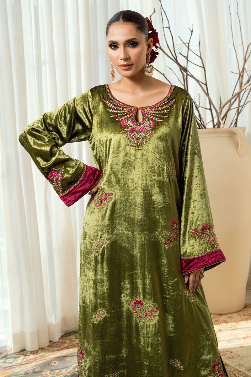 Fatima Khan | Warm Whisper Velvet 25 | Jade Whisper-4