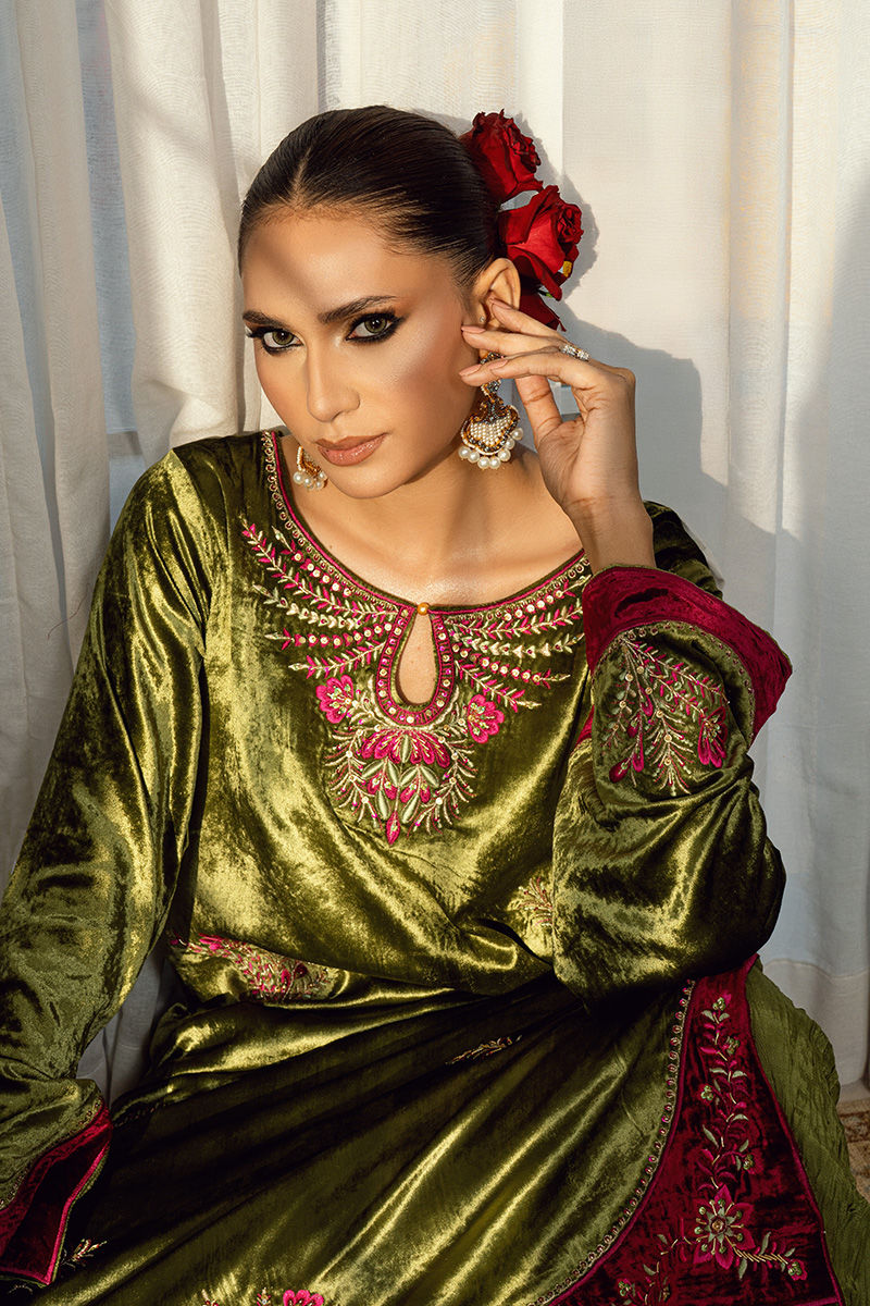 Fatima Khan | Warm Whisper Velvet 25 | Jade Whisper-5