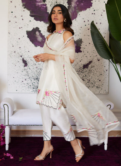 Farah Talib Aziz | Luna Eid Collection 24 | GENEVIVE PEARL WHITE -  Farah Talib Aziz Luxury - Original Designer Dress - House of Maryam