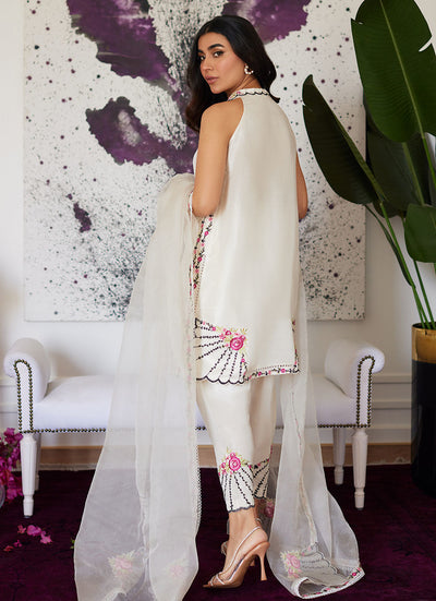 Farah Talib Aziz | Luna Eid Collection 24 | GENEVIVE PEARL WHITE -  Farah Talib Aziz Luxury - Original Designer Dress - House of Maryam