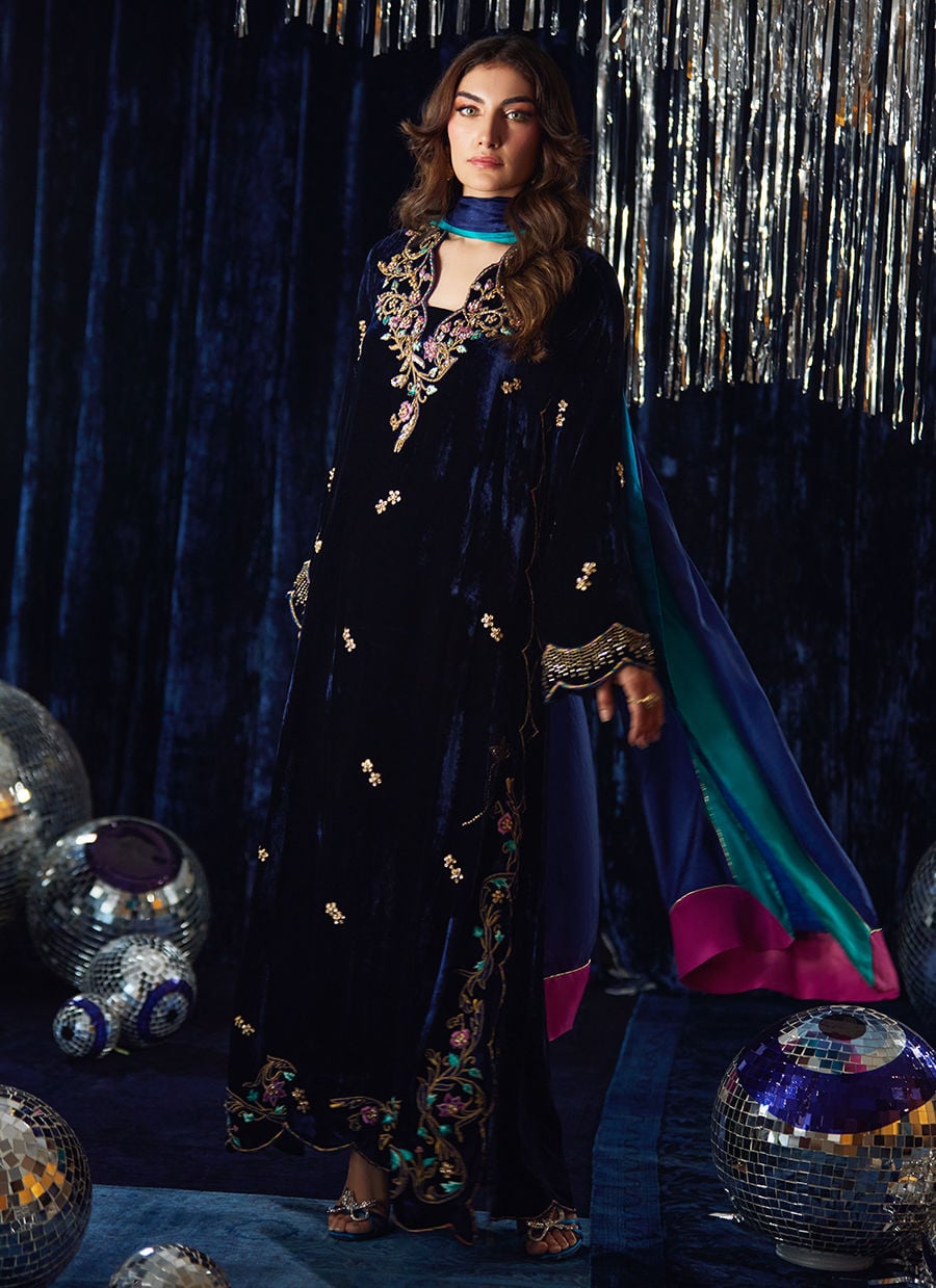 Farah Talib Aziz | Velvet Fete 4 | Valeh Navy Shirt And Dupatta