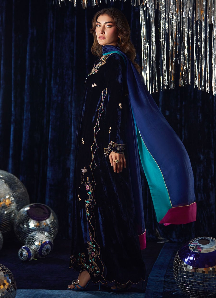 Farah Talib Aziz | Velvet Fete 4 | Valeh Navy Shirt And Dupatta-5