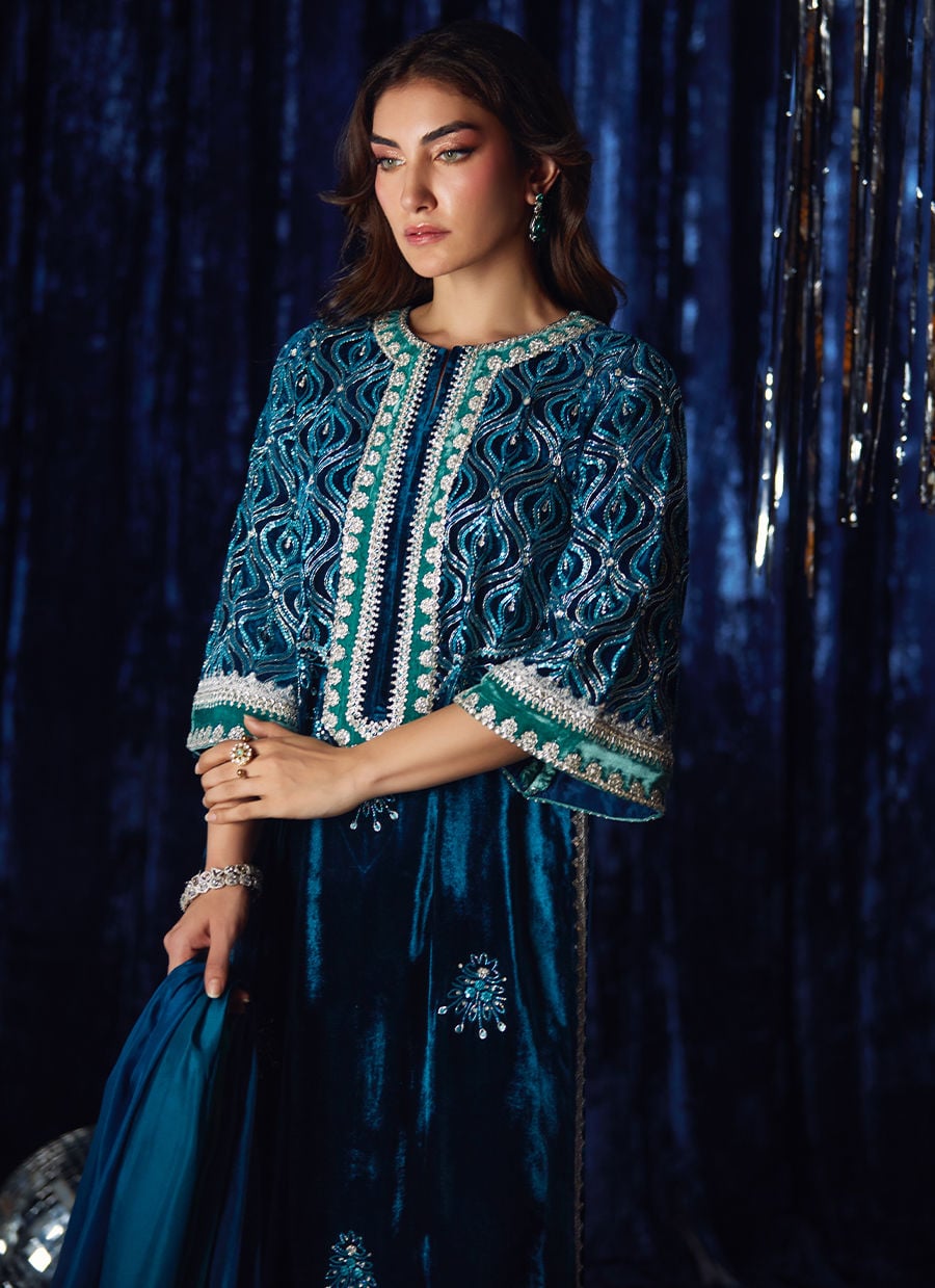 Farah Talib Aziz | Velvet Fete 4 | Teen Teal Shirt And Dupatta-3