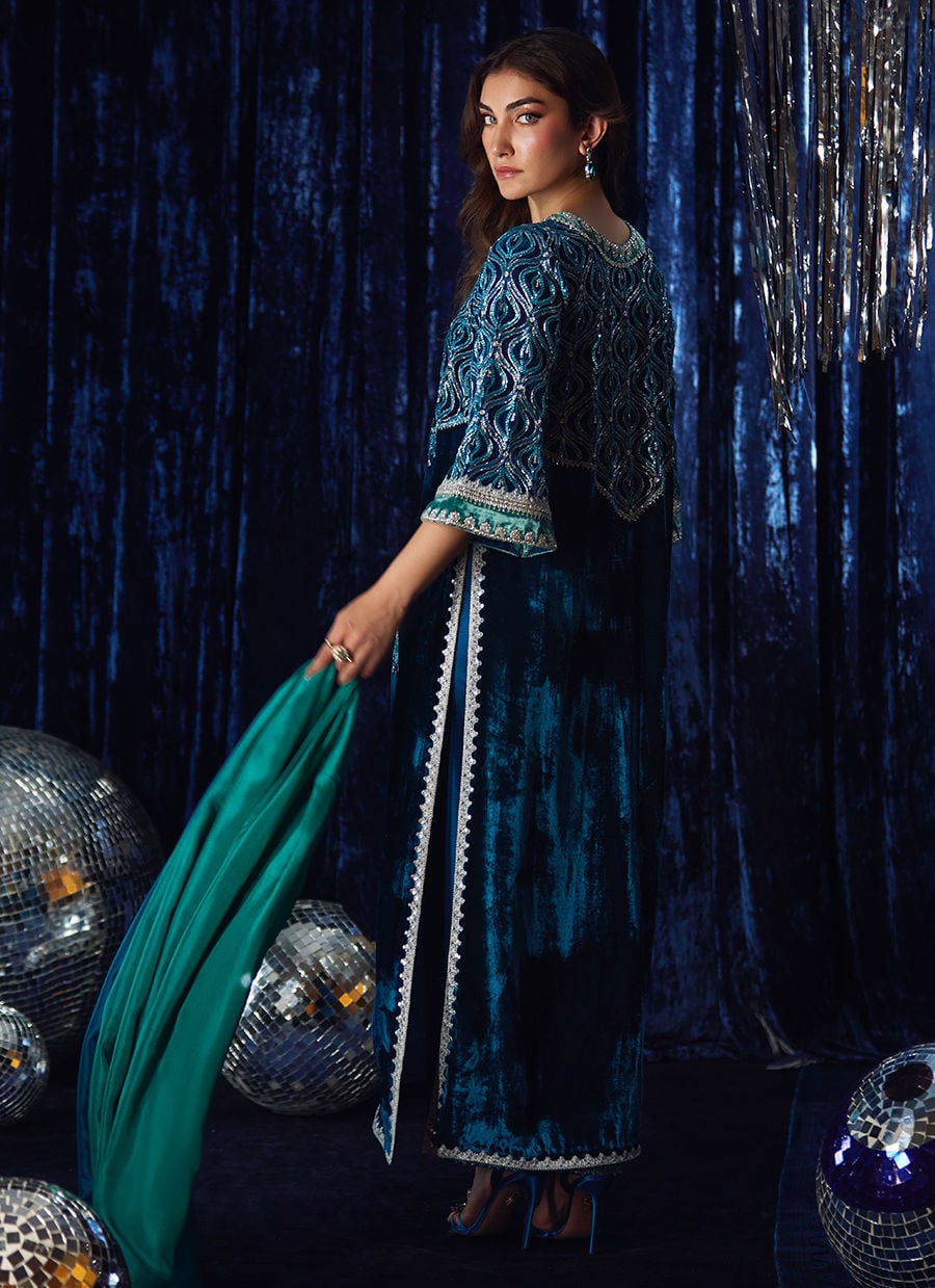 Farah Talib Aziz | Velvet Fete 4 | Teen Teal Shirt And Dupatta-2