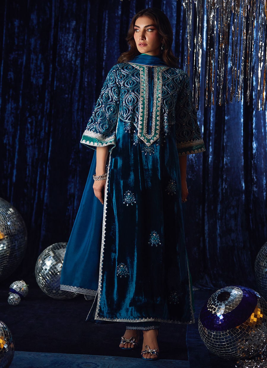 Farah Talib Aziz | Velvet Fete 4 | Teen Teal Shirt And Dupatta-4