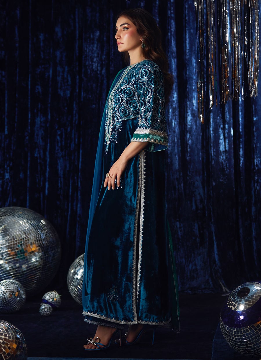 Farah Talib Aziz | Velvet Fete 4 | Teen Teal Shirt And Dupatta-6