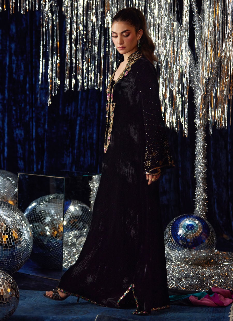 Farah Talib Aziz | Velvet Fete 4 | Nori Black Kaftan-2