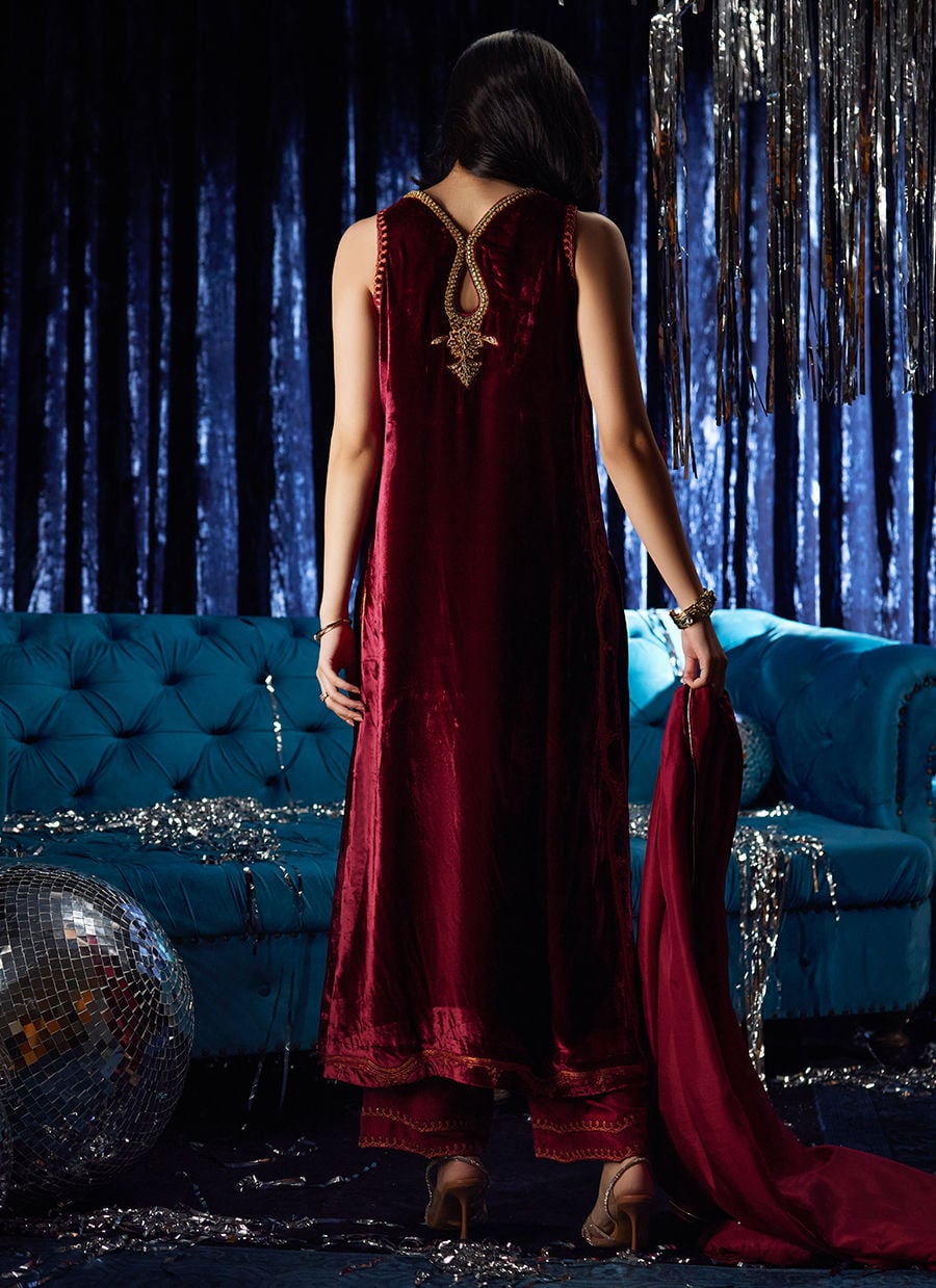 Farah Talib Aziz | Velvet Fete 4 | Arden Garnet Shirt And Dupatta, image 2