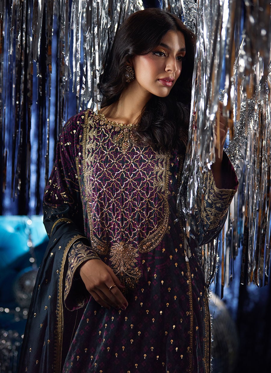 Farah Talib Aziz | Velvet Fete 4 | Reeya Velvet Shirt And Dupatta, image 3