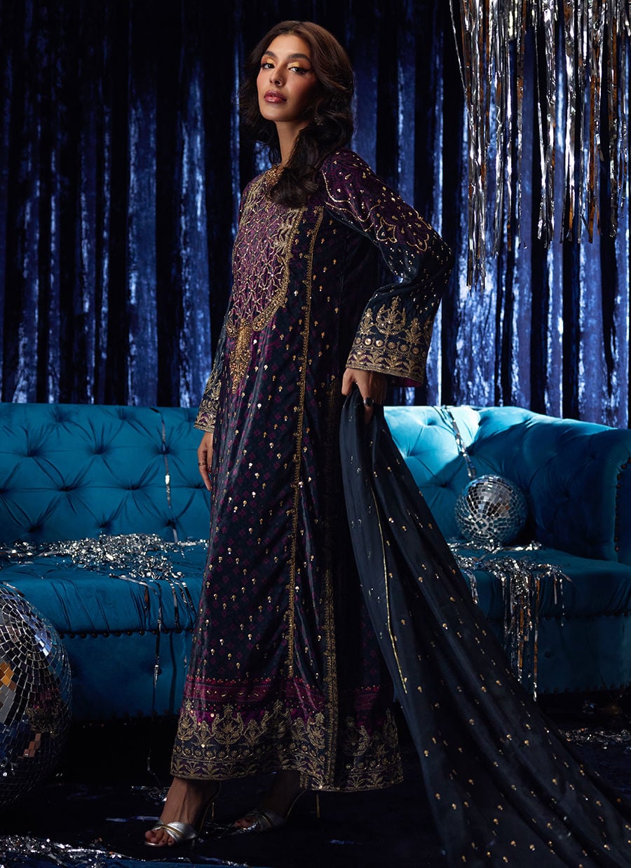 Farah Talib Aziz | Velvet Fete 4 | Reeya Velvet Shirt And Dupatta-5