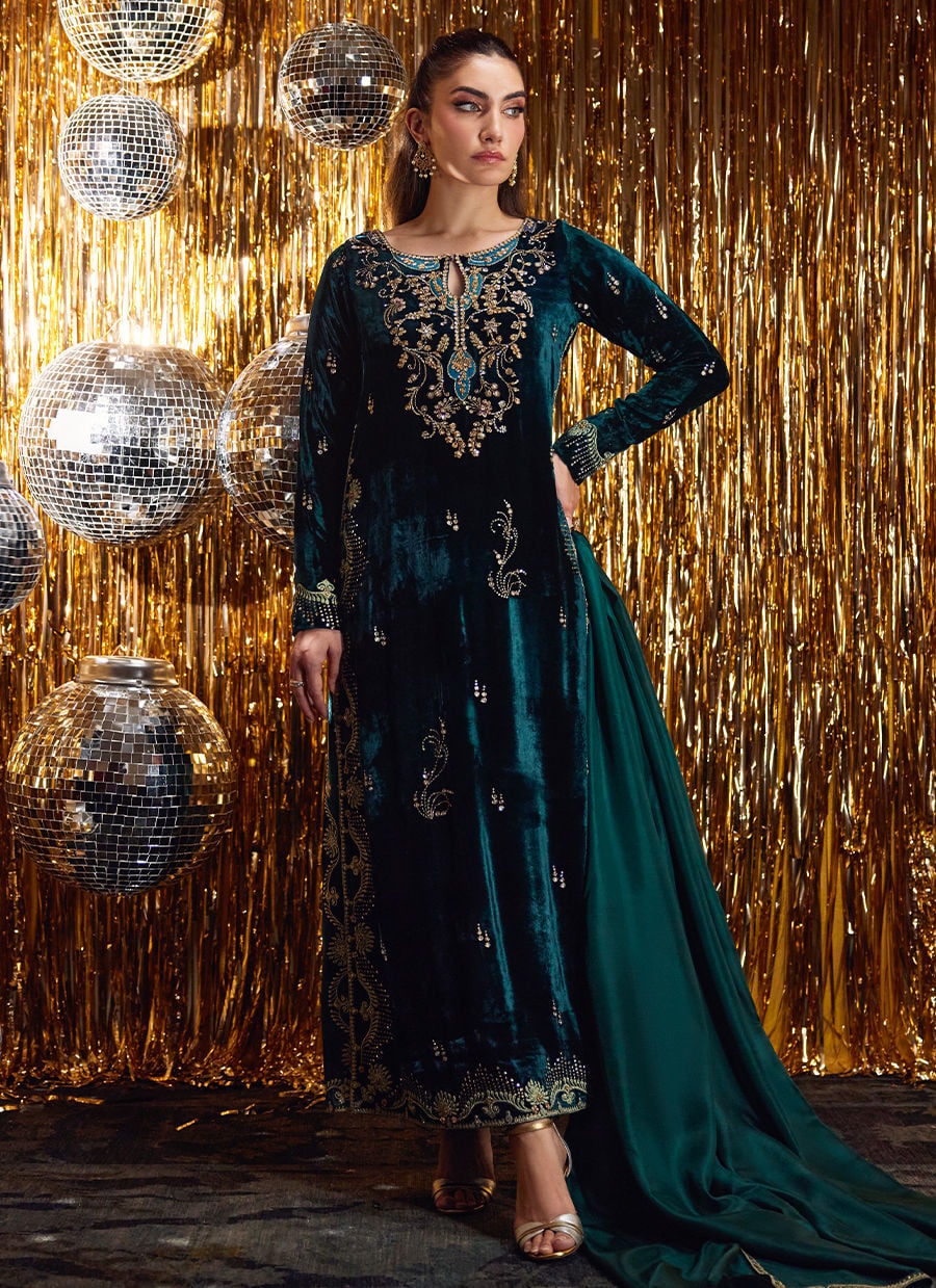Farah Talib Aziz | Velvet Fete 4 | Gleen Forest Green Velvet Shirt And Dupatta