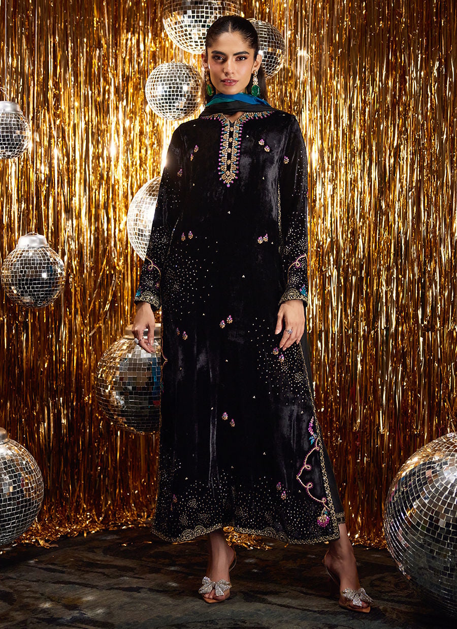 Farah Talib Aziz | Velvet Fete 4 | Masika Black Shirt And Dupatta