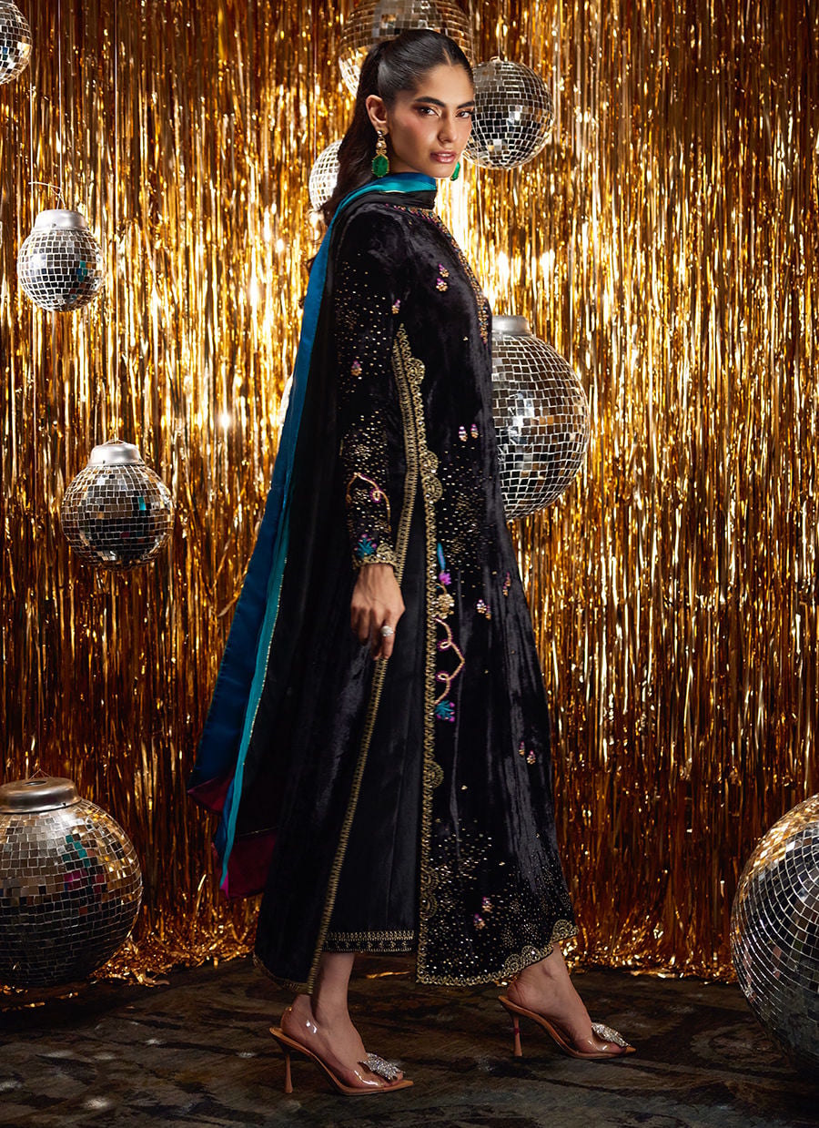 Farah Talib Aziz | Velvet Fete 4 | Masika Black Shirt And Dupatta-6