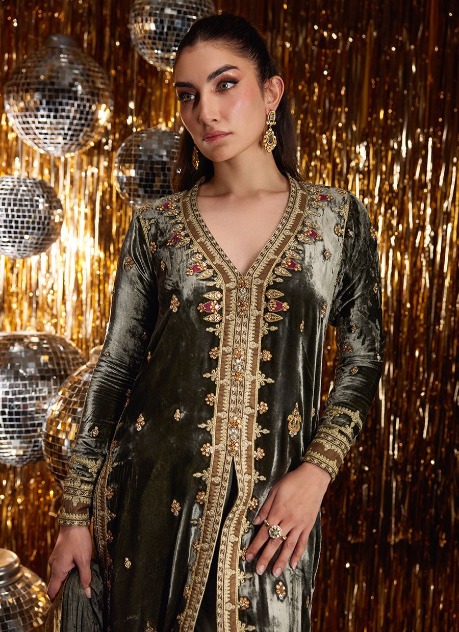 Farah Talib Aziz | Velvet Fete 4 | Sarina Slate Shirt And Dupatta-3