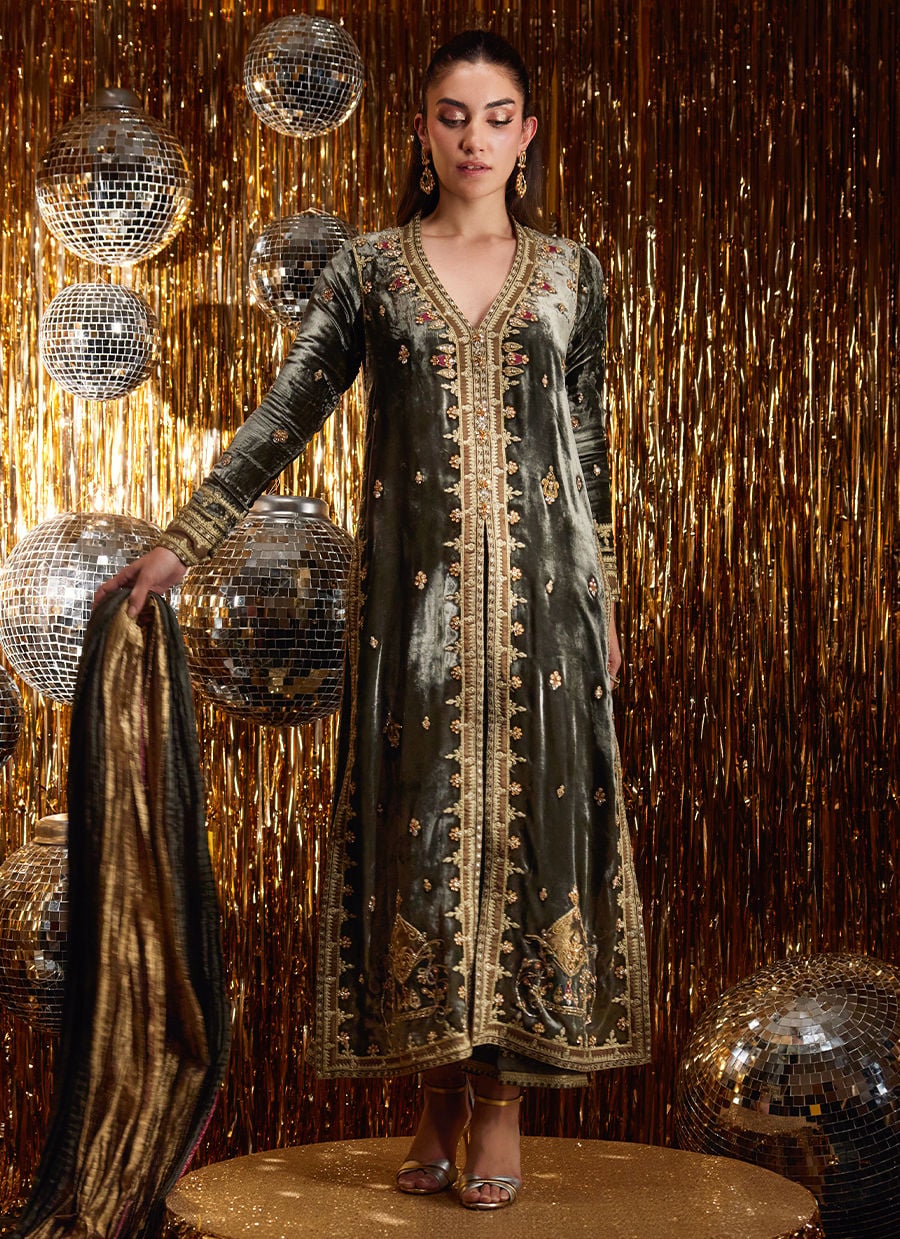 Farah Talib Aziz | Velvet Fete 4 | Sarina Slate Shirt And Dupatta-5