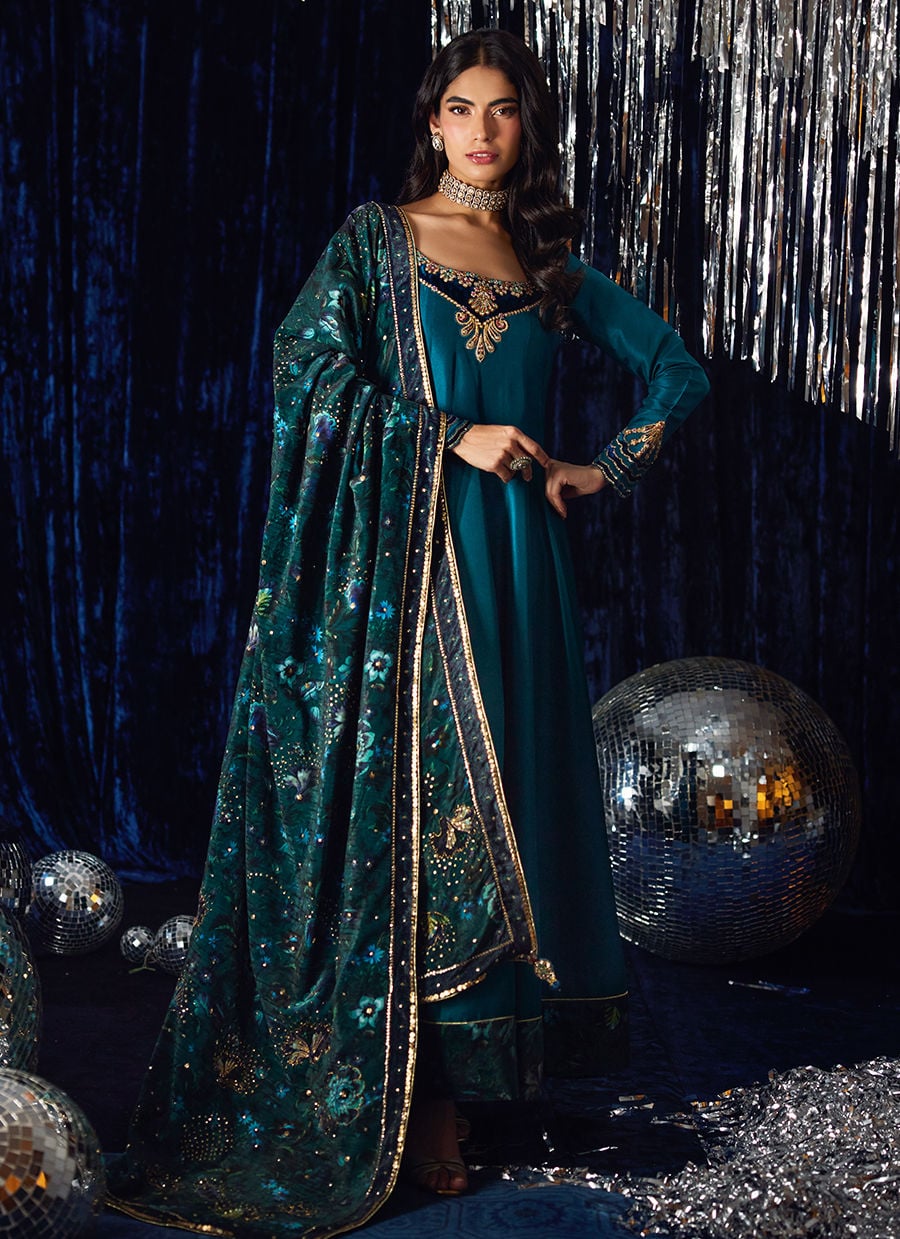 Farah Talib Aziz | Velvet Fete 4 | The Verve Shawl