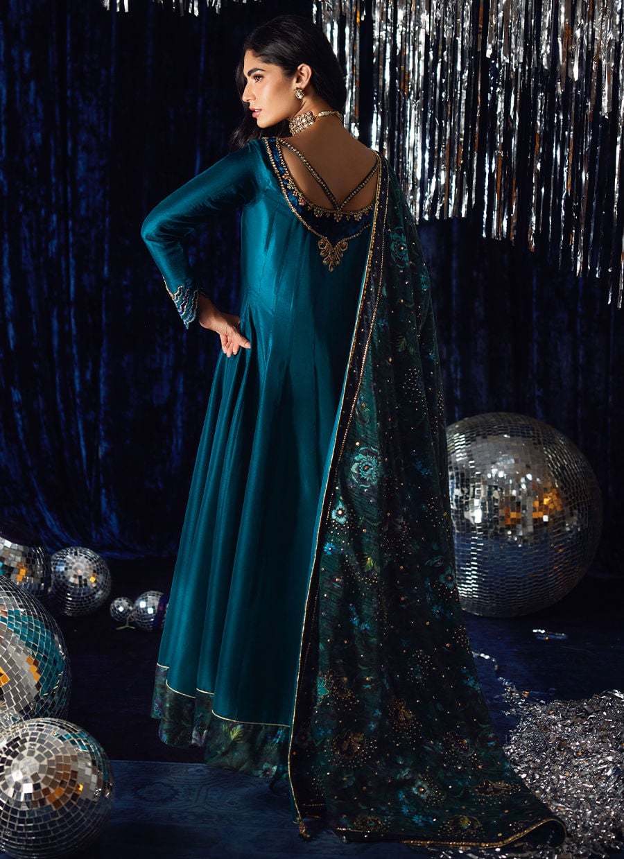 Farah Talib Aziz | Velvet Fete 4 | The Verve Shawl-2