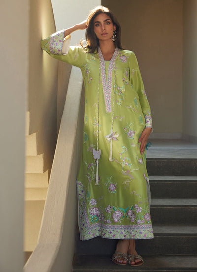 Farah Talib Aziz | Laani The Kaftan Edit | Zinni Silk