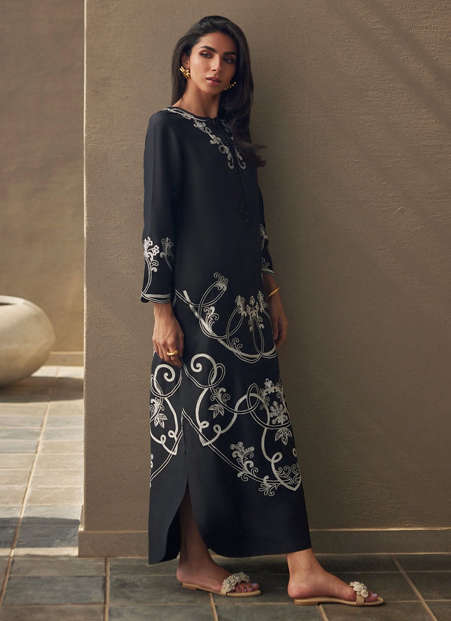 Farah Talib Aziz | Laani The Kaftan Edit | Serai Black Silk-5
