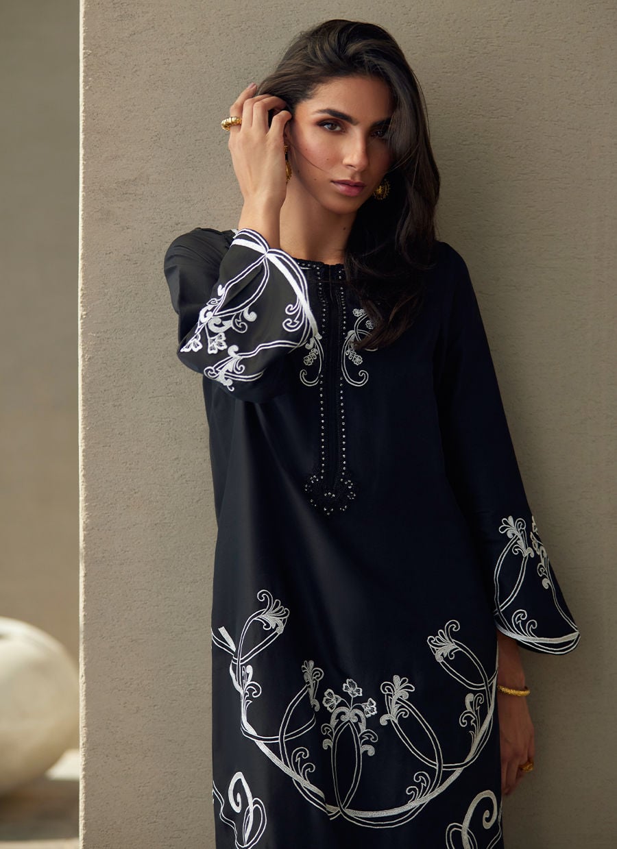 Farah Talib Aziz | Laani The Kaftan Edit | Serai Black Silk-4