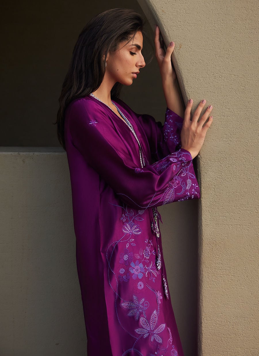Farah Talib Aziz | Laani The Kaftan Edit | Gilly Grape Silk-6
