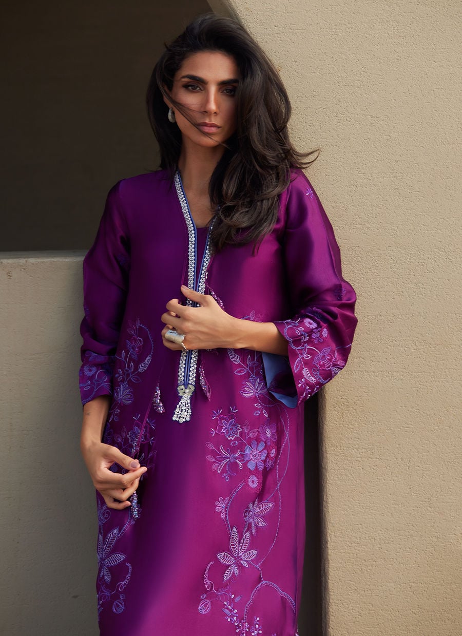 Farah Talib Aziz | Laani The Kaftan Edit | Gilly Grape Silk-4