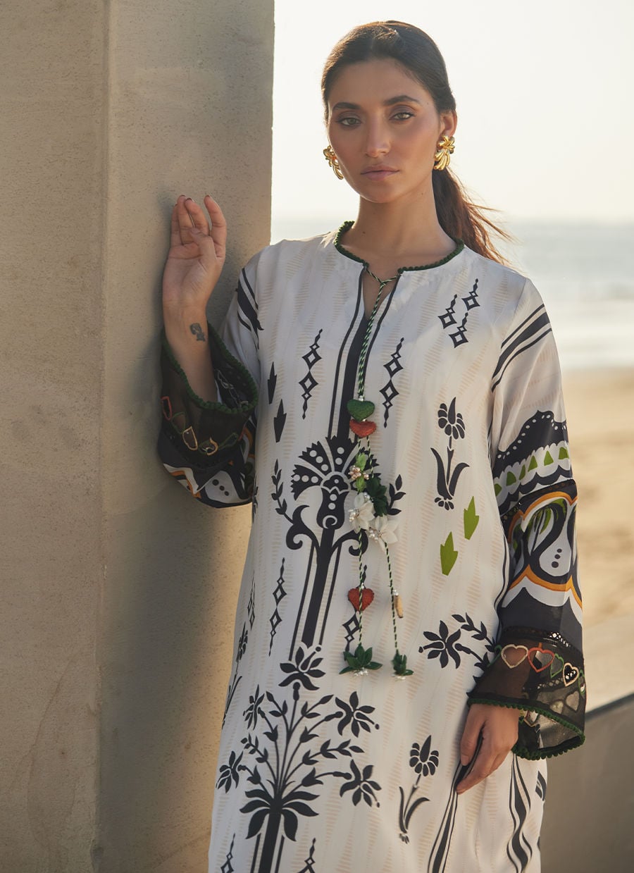 Farah Talib Aziz | Laani The Kaftan Edit | Zenya Crepe, image 3