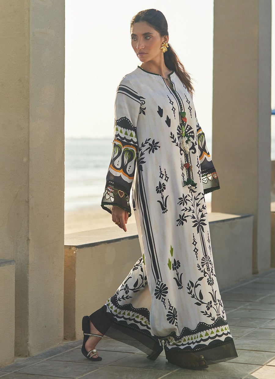 Farah Talib Aziz | Laani The Kaftan Edit | Zenya Crepe-6