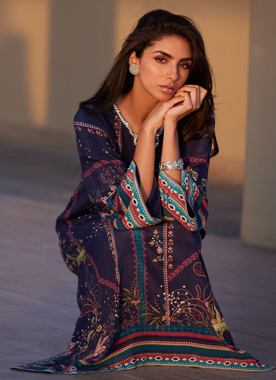 Farah Talib Aziz | Laani The Kaftan Edit | Zahara Midnight Crepe-6