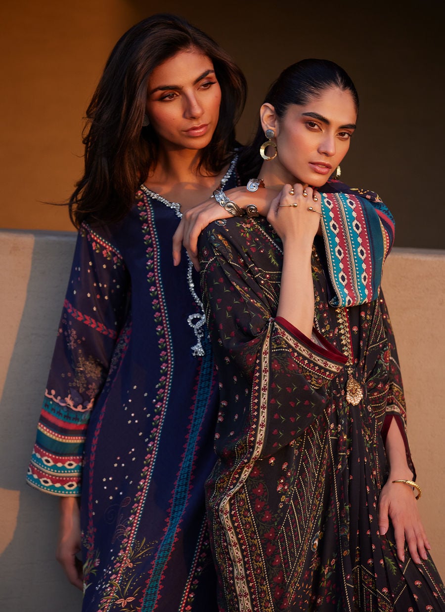 Farah Talib Aziz | Laani The Kaftan Edit | Zahara Midnight Crepe-4