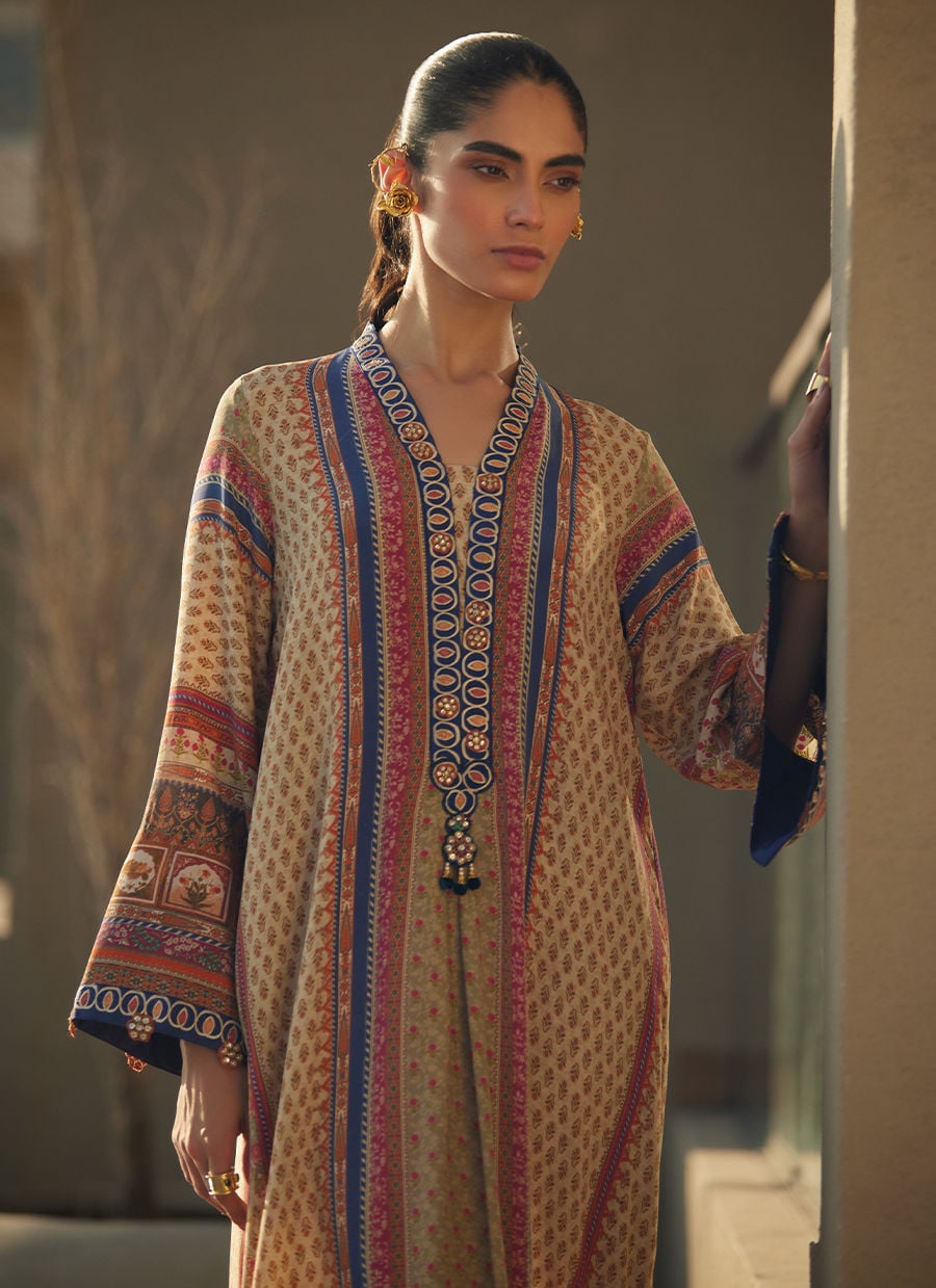 Farah Talib Aziz | Laani The Kaftan Edit | Sora Sand Crepe-3