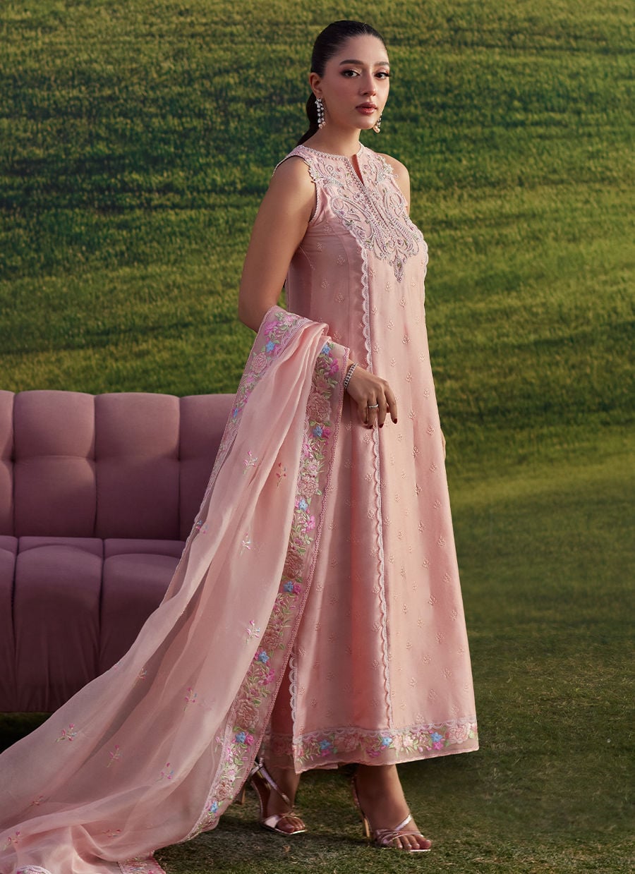 Farah Talib Aziz | Luna Eid 26 | Rosé Reverie Shirt And Dupatta-4