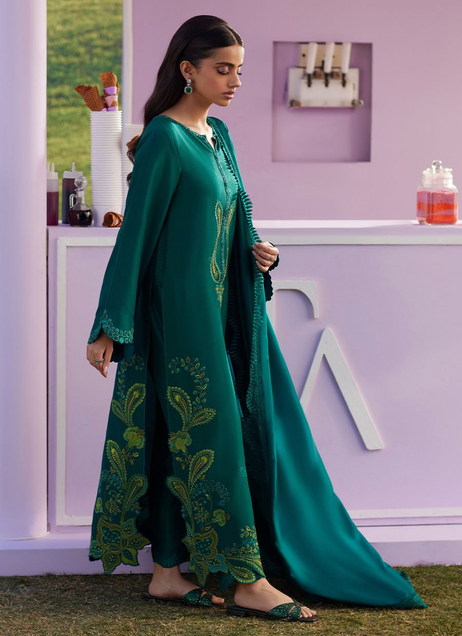 Farah Talib Aziz | Luna Eid 26 | Zayra Shirt And Dupatta-4