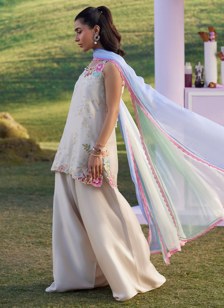 Farah Talib Aziz | Luna Eid 26 | Aira Shirt And Dupatta-5