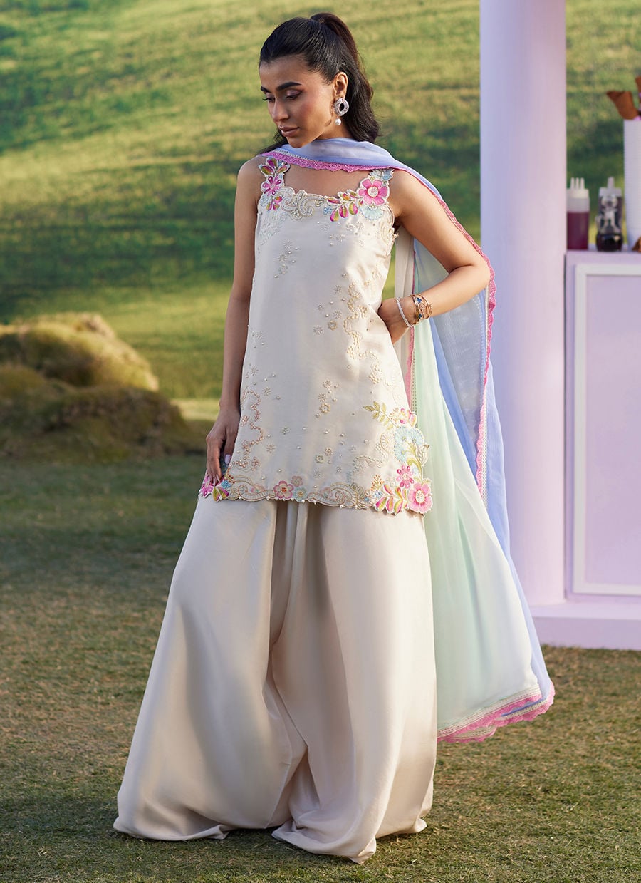 Farah Talib Aziz | Luna Eid 26 | Aira Shirt And Dupatta-1